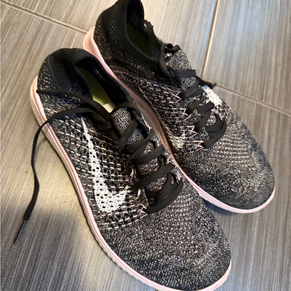 Nike Women's Free Runners